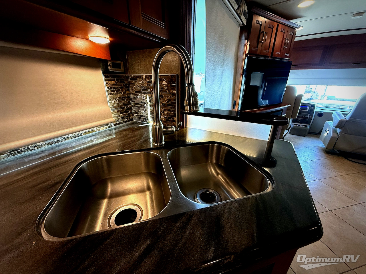 2016 Winnebago Forza 36G Photo 8