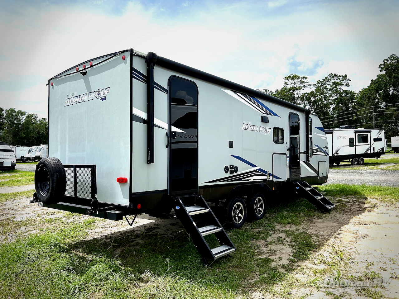 2021 Forest River Cherokee Alpha Wolf 26DBHL Photo 2
