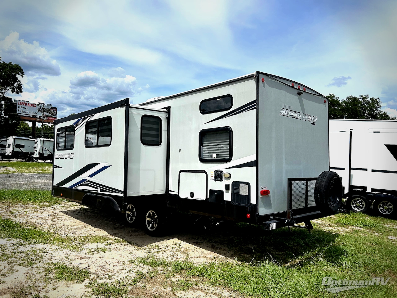 2021 Forest River Cherokee Alpha Wolf 26DBHL Photo 3
