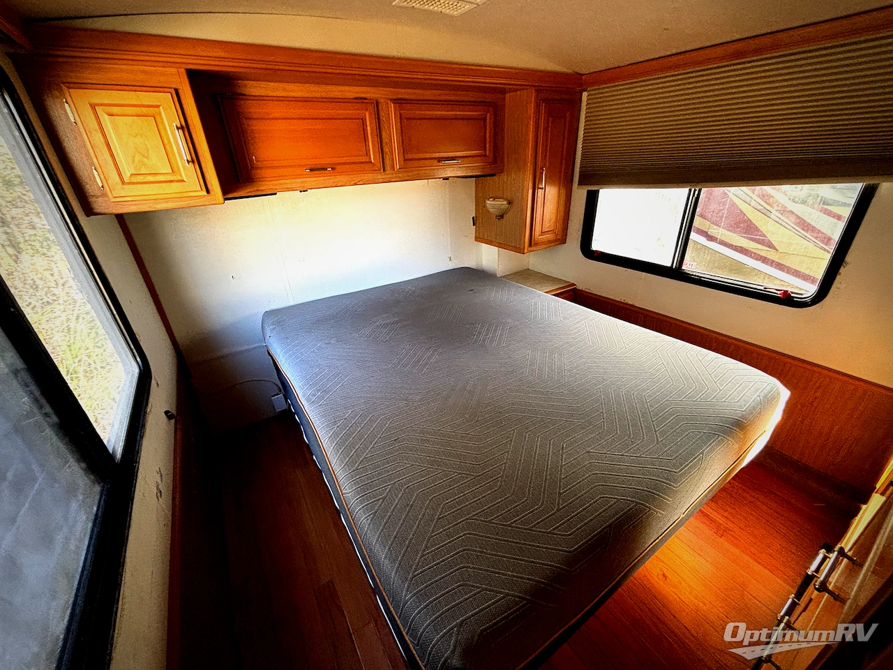1998 Fleetwood Discovery 36 Photo 9