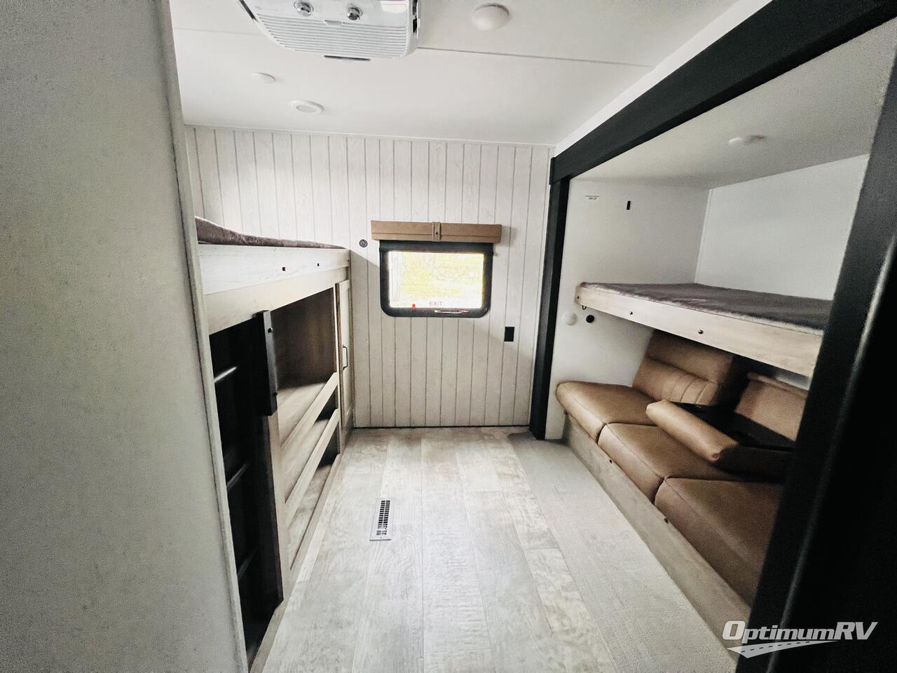 2025 Palomino Puma 31QBBH Photo 10