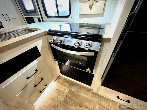 2025 Venture Sienna SA281VQB RV Photo 3