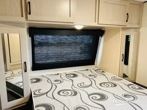 2022 Coachmen Apex Ultra-Lite 245BHS RV Photo 3