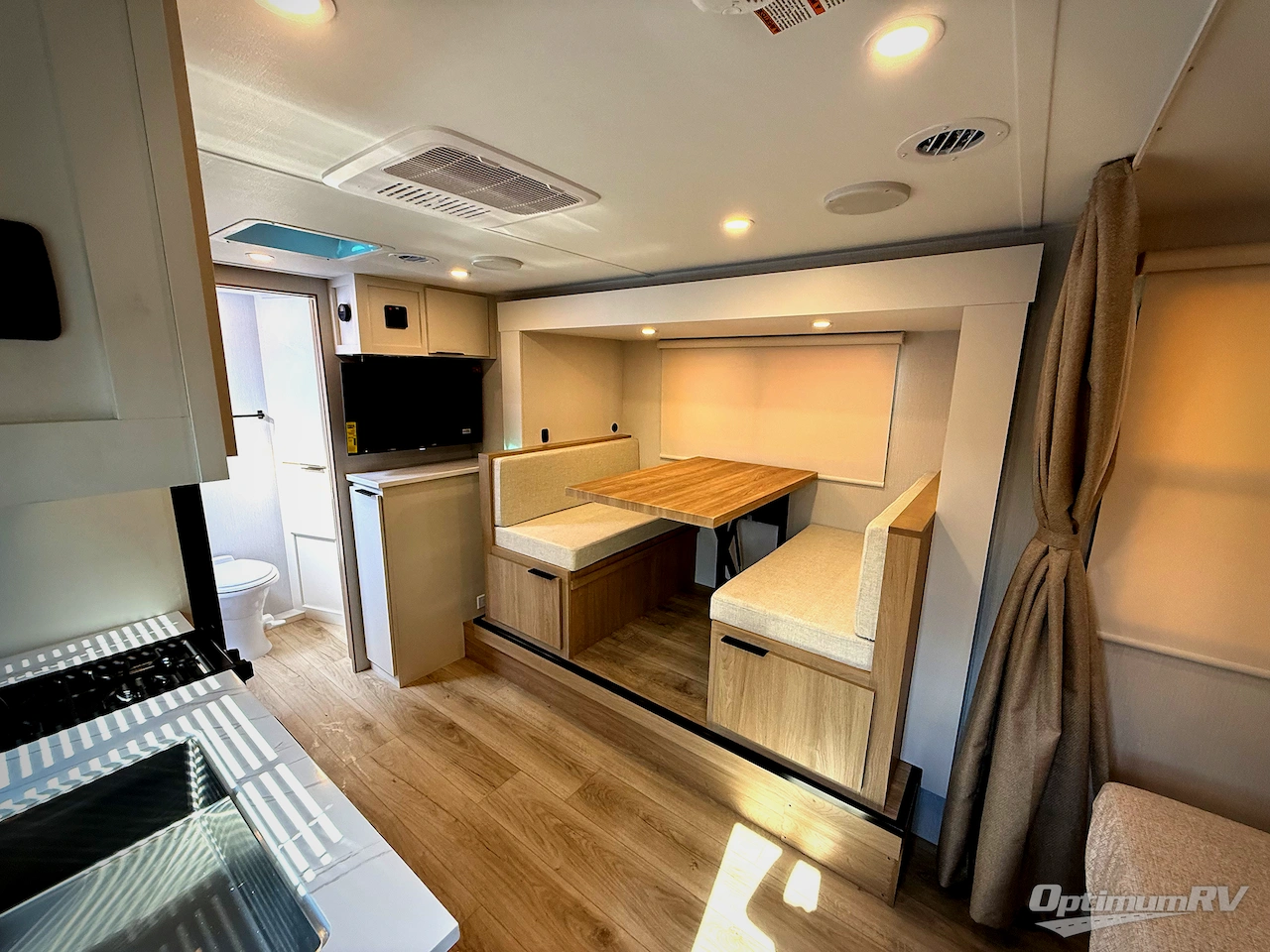 2026 Winnebago Micro Minnie 2108FBS Photo 4