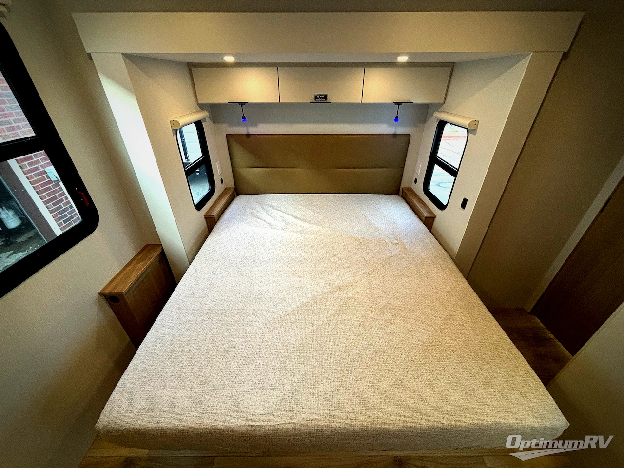 2026 Winnebago Thrive 26FKD Photo 11