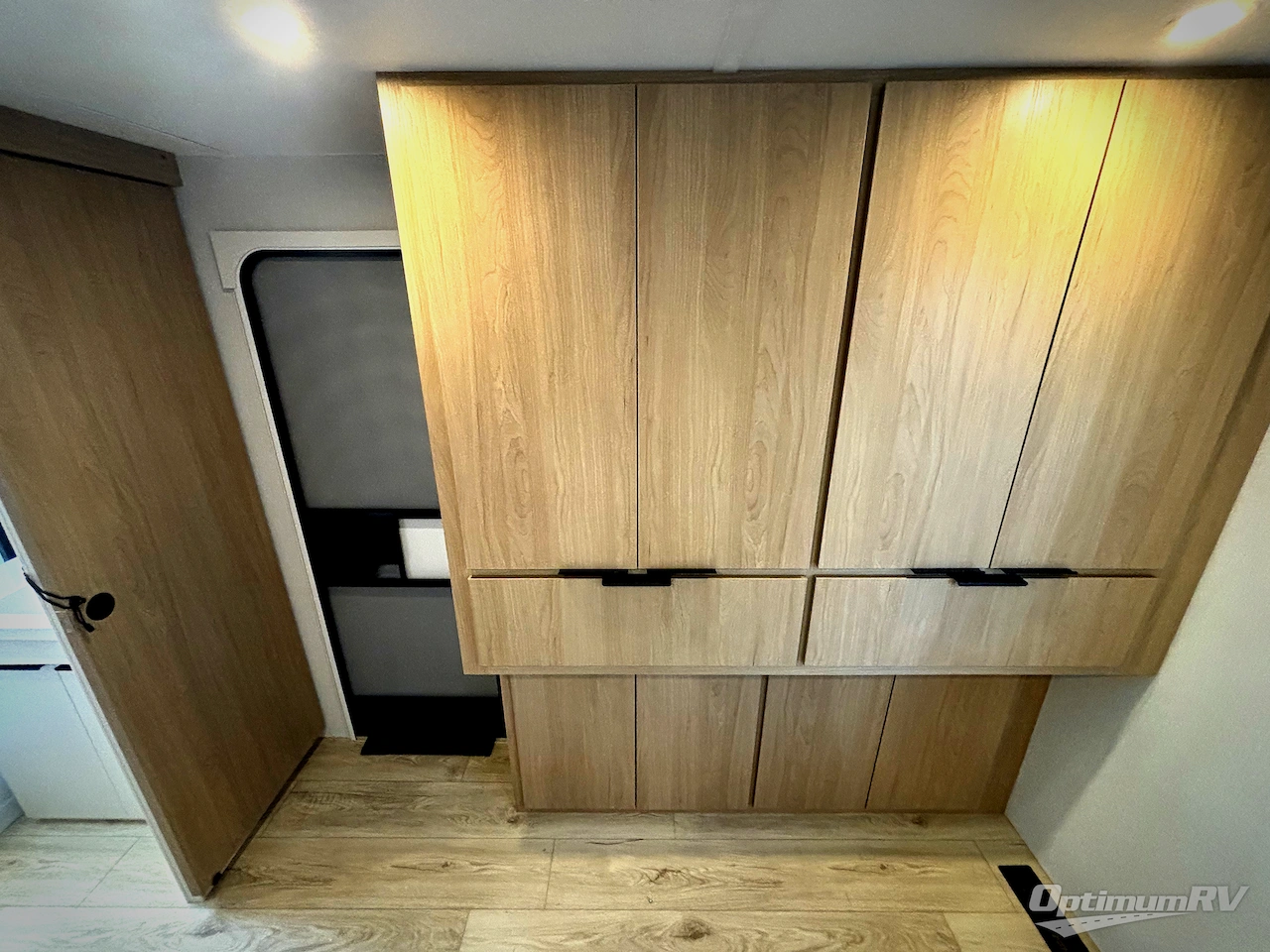 2026 Winnebago Thrive 26FKD Photo 12