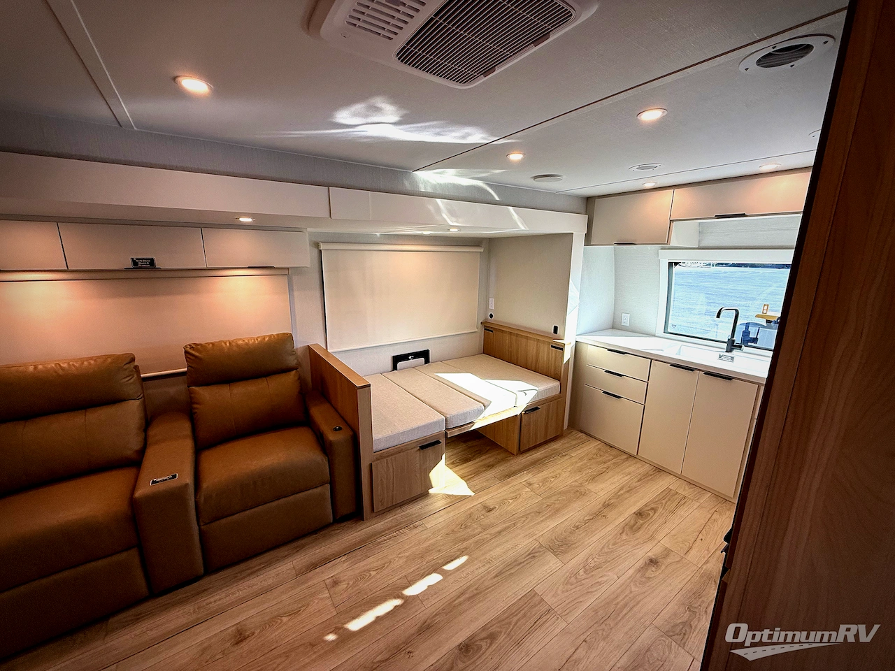 2026 Winnebago Thrive 26FKD Photo 4