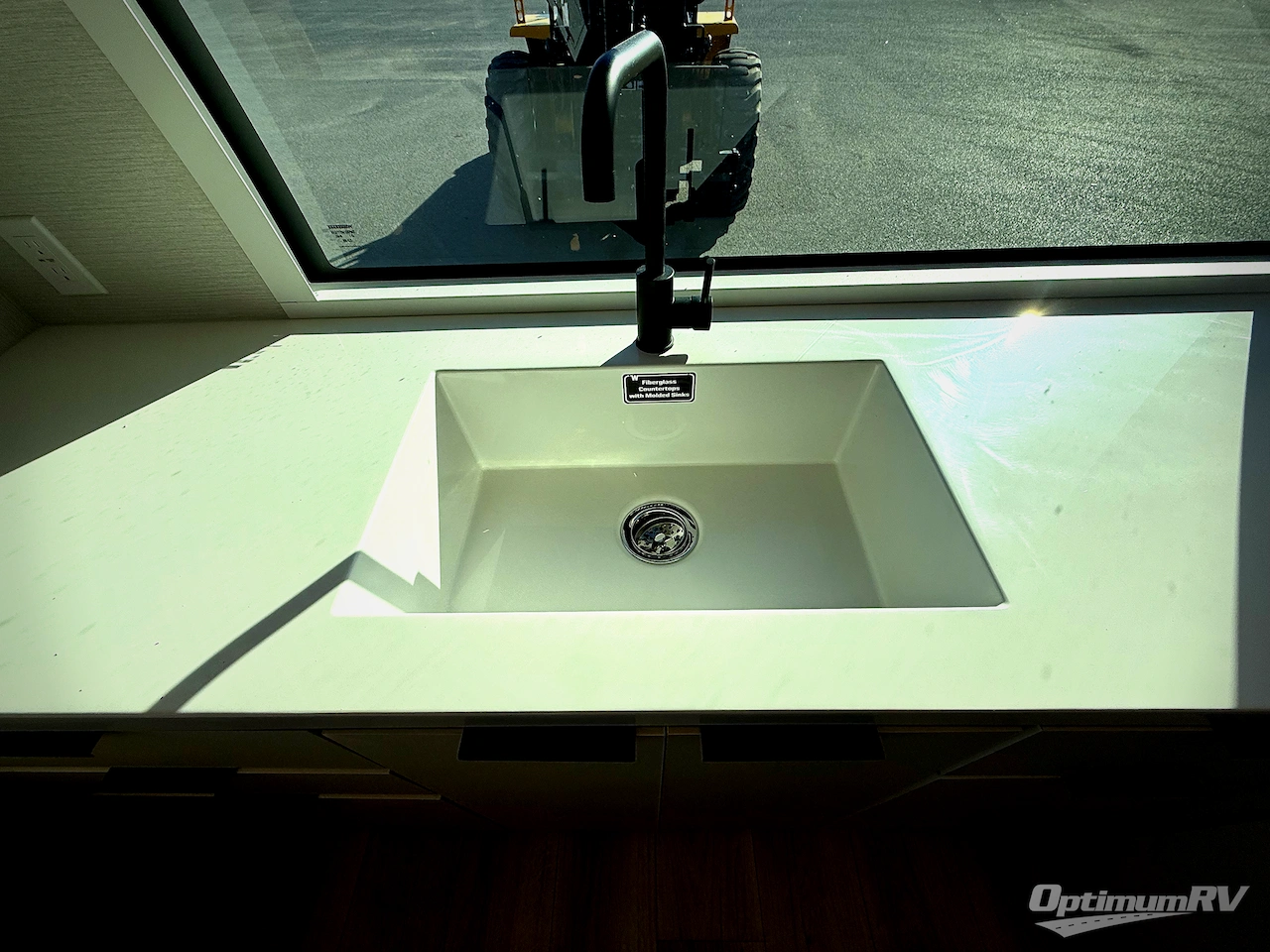 2026 Winnebago Thrive 26FKD Photo 8