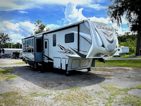 Used 2019 Keystone Carbon 357 Featured Photo