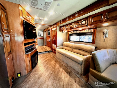 2019 Fleetwood Pace Arrow LXE 38K RV Photo 2