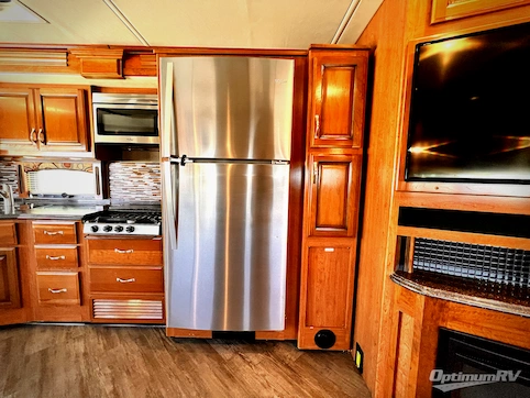 2019 Fleetwood Pace Arrow LXE 38K RV Photo 3
