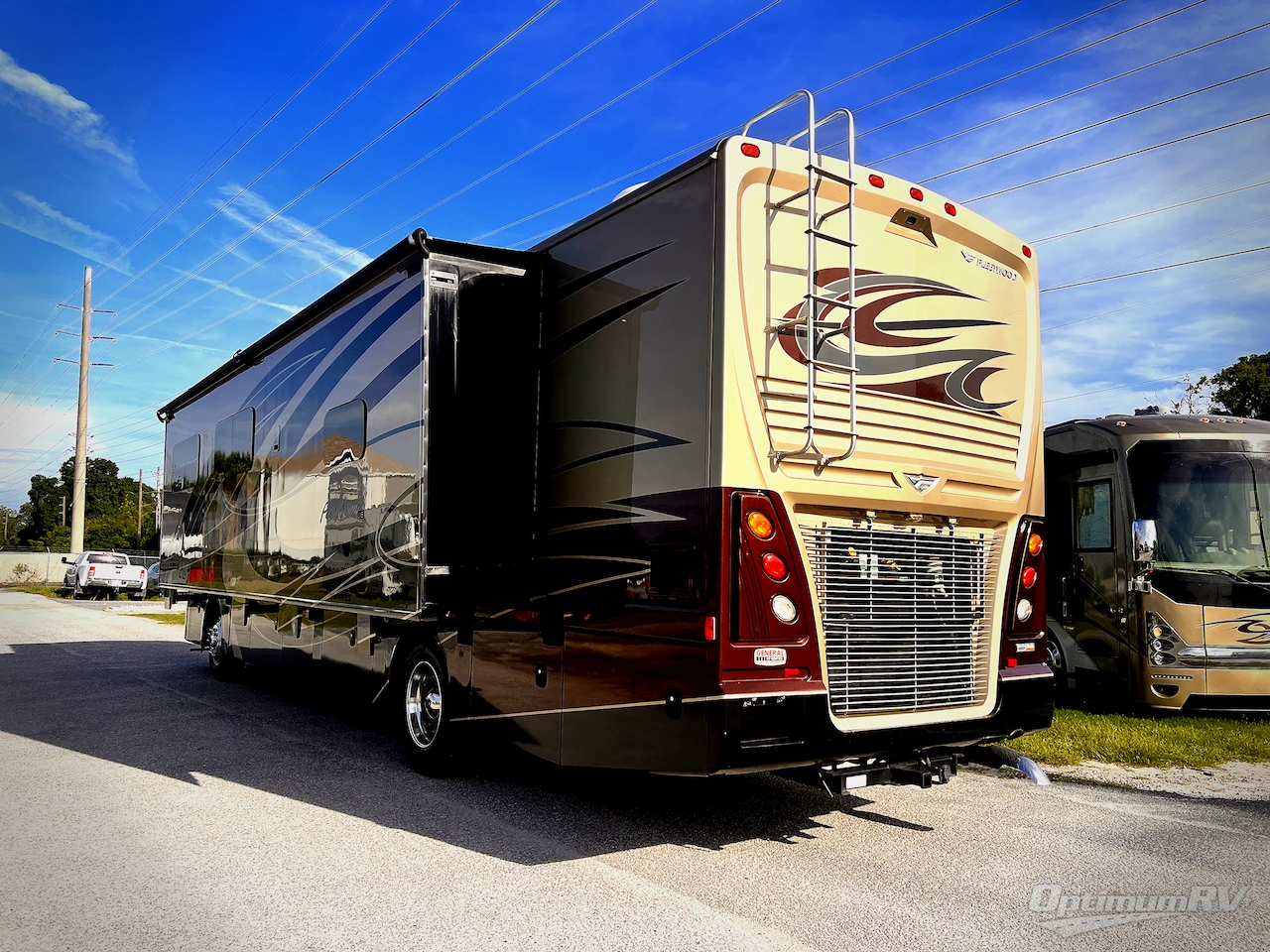 2019 Fleetwood Pace Arrow LXE 38K Photo 2