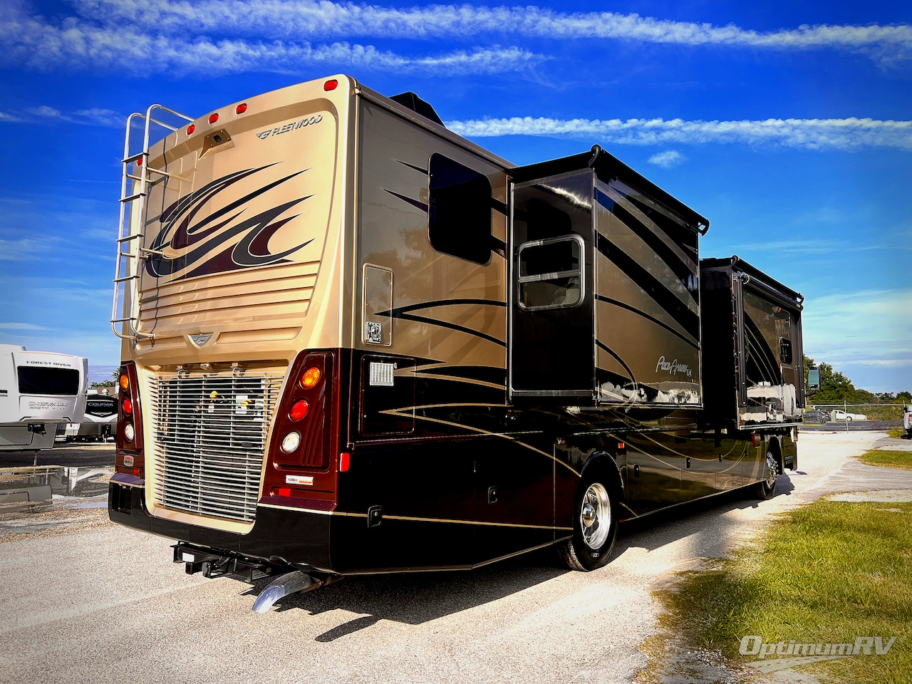 2019 Fleetwood Pace Arrow LXE 38K Photo 3