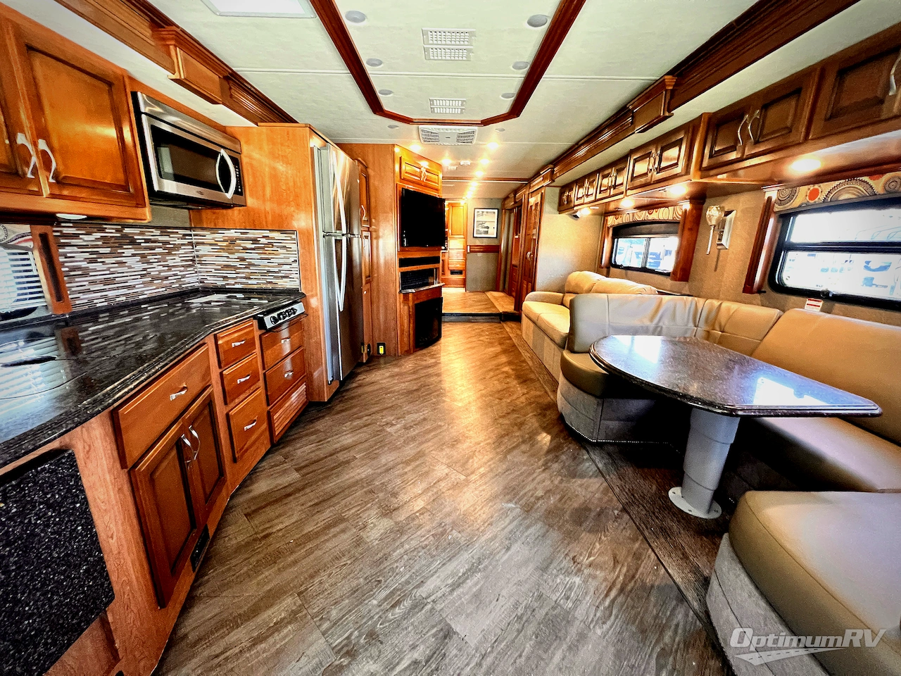 2019 Fleetwood Pace Arrow LXE 38K Photo 5