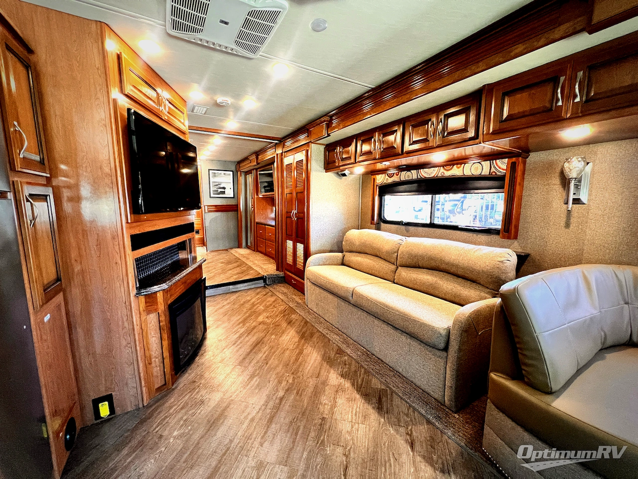 2019 Fleetwood Pace Arrow LXE 38K Photo 9