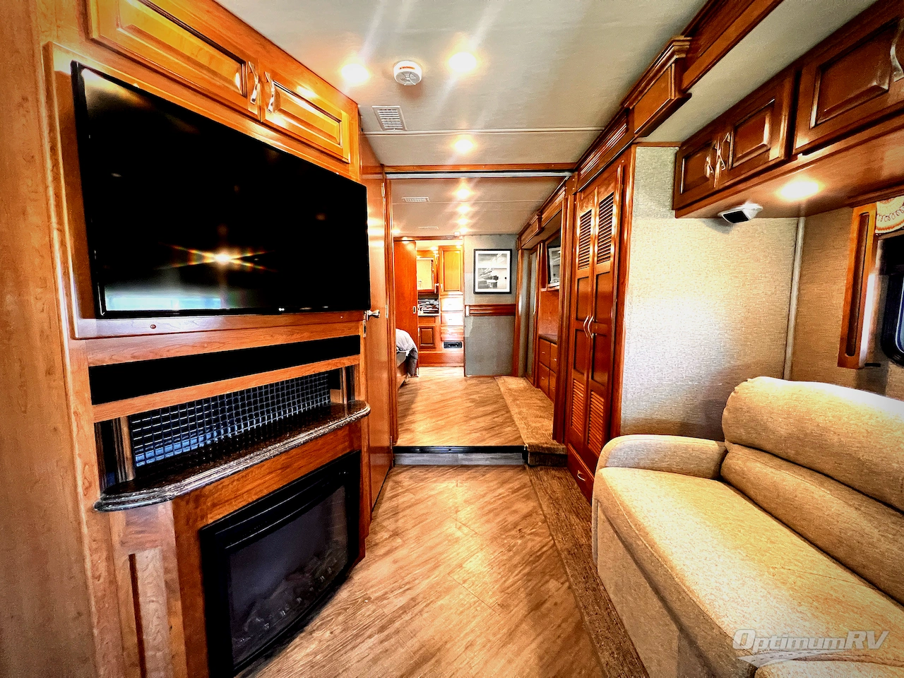 2019 Fleetwood Pace Arrow LXE 38K Photo 18