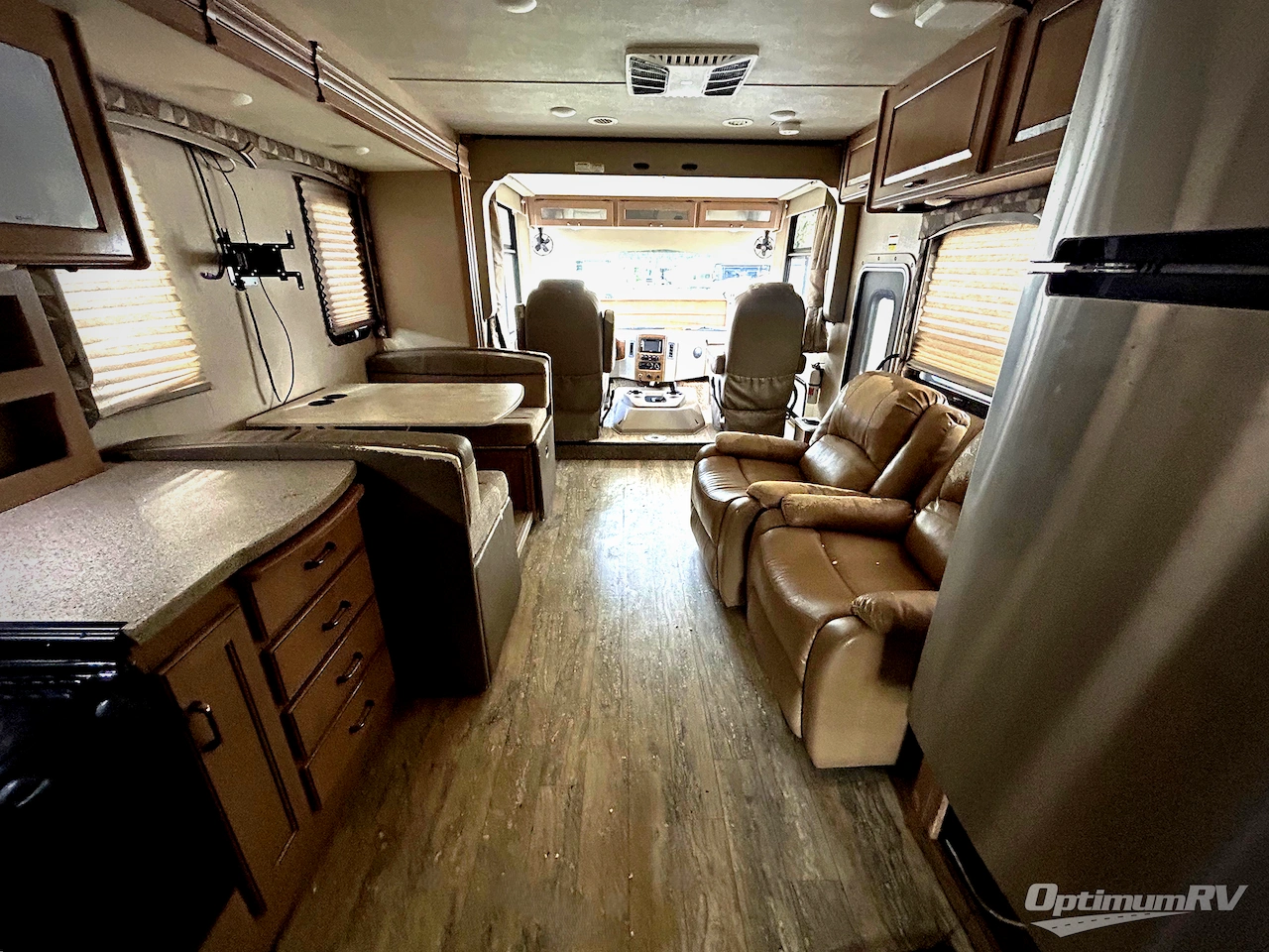 2018 Thor Hurricane 34P Photo 5