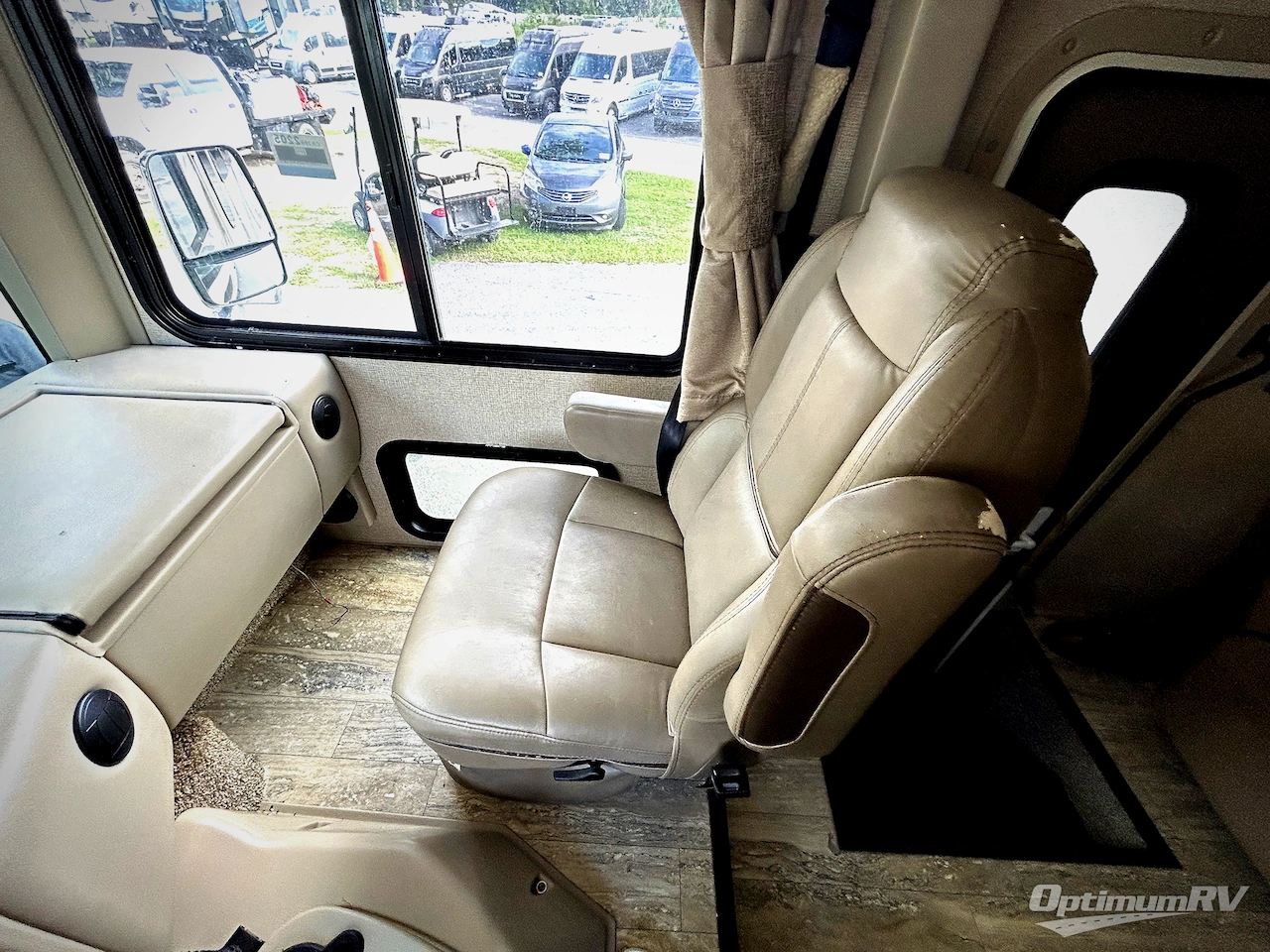 2018 Thor Hurricane 34P Photo 9