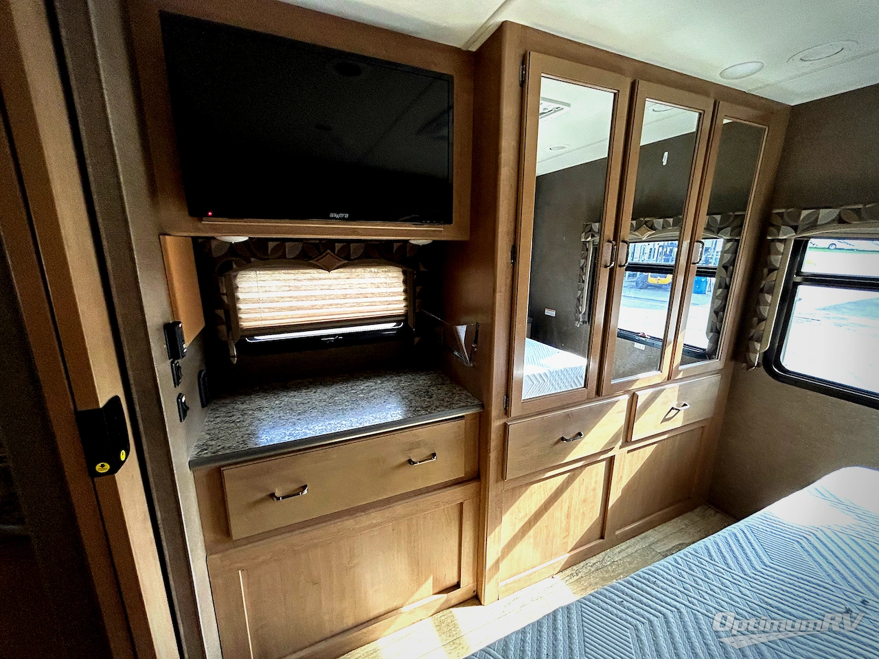 2018 Thor Hurricane 34P Photo 23