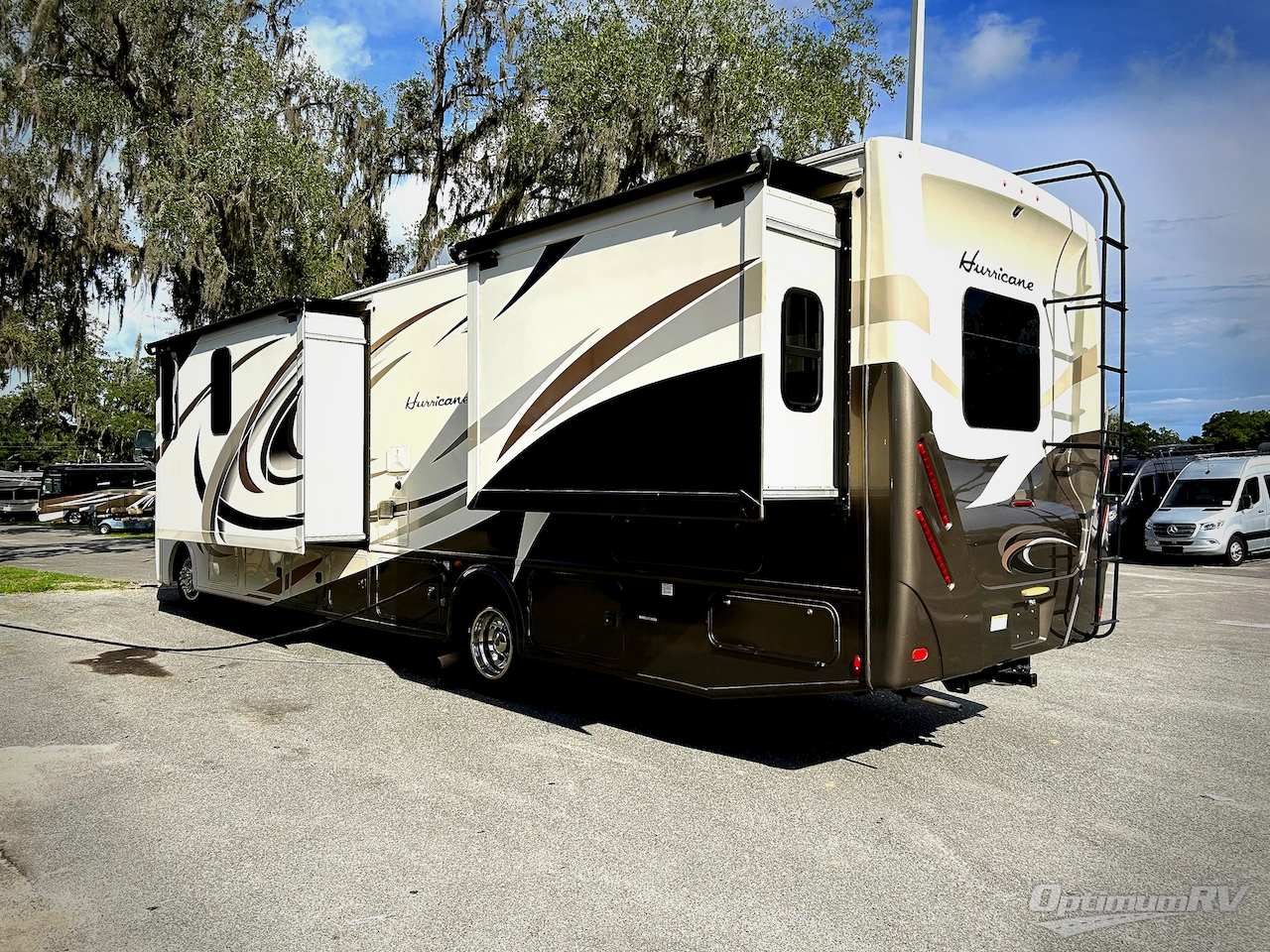 2018 Thor Hurricane 34P Photo 3