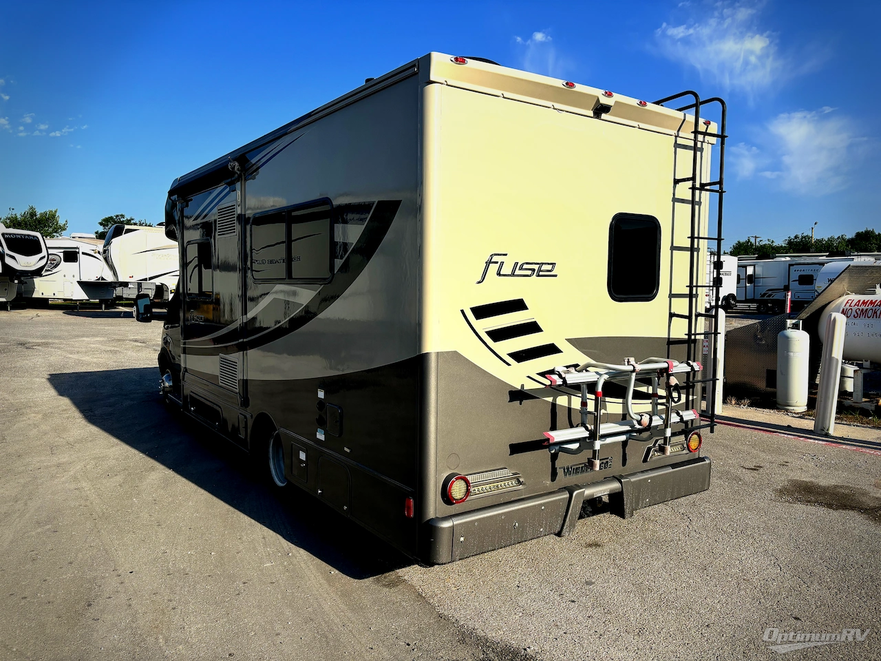 2017 Winnebago Fuse 23A Photo 3