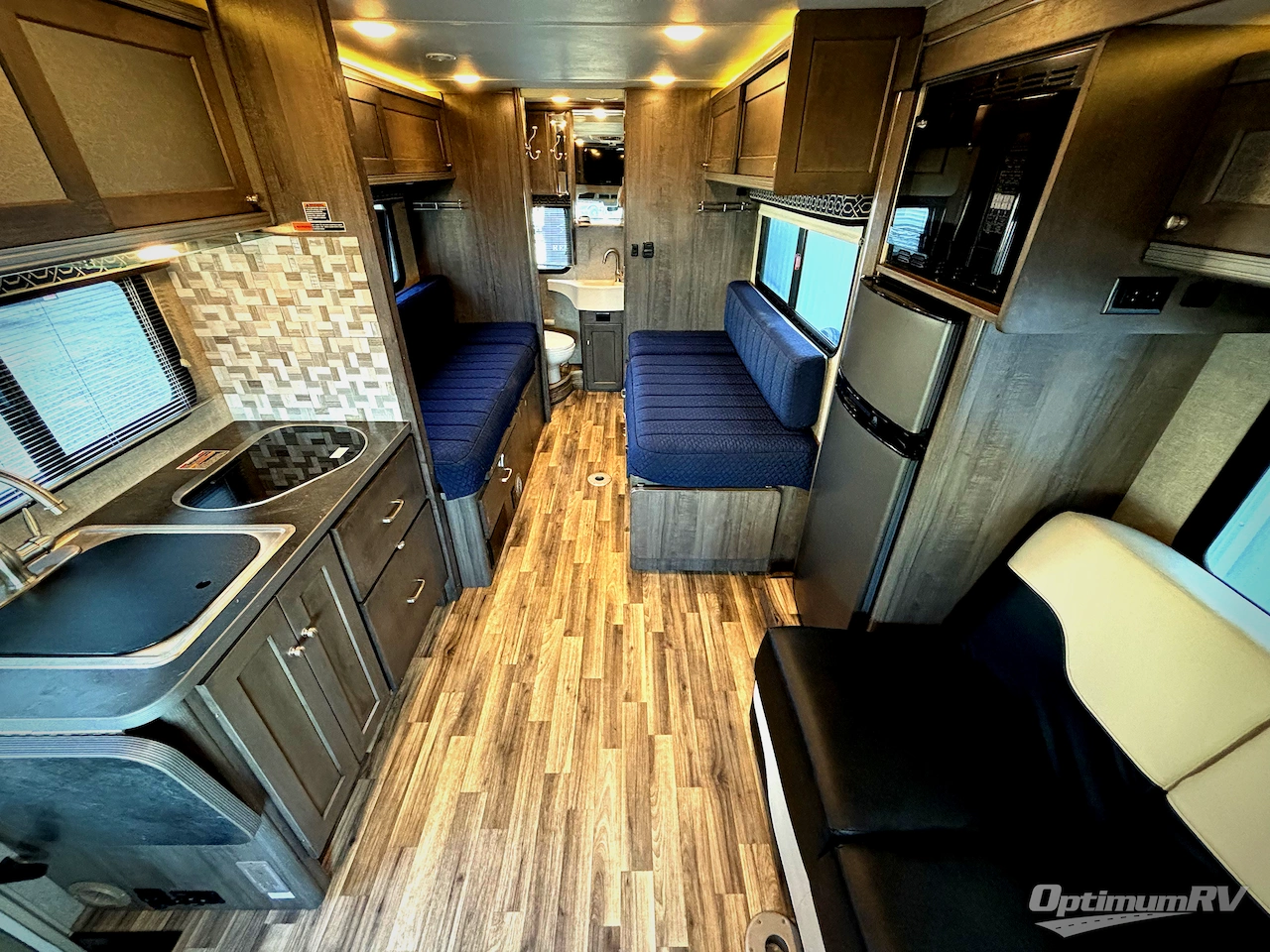 2017 Winnebago Fuse 23A Photo 7