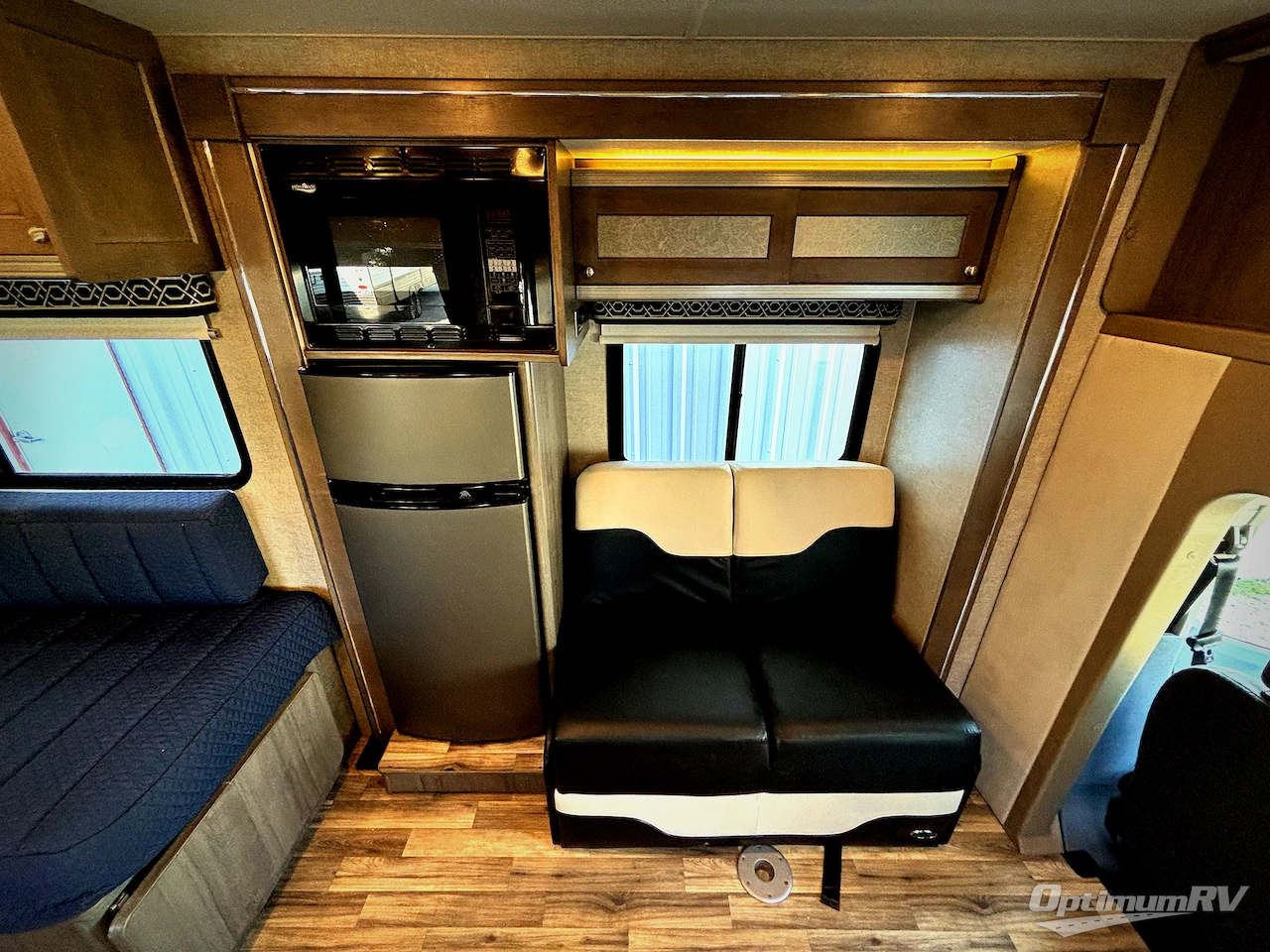 2017 Winnebago Fuse 23A Photo 11