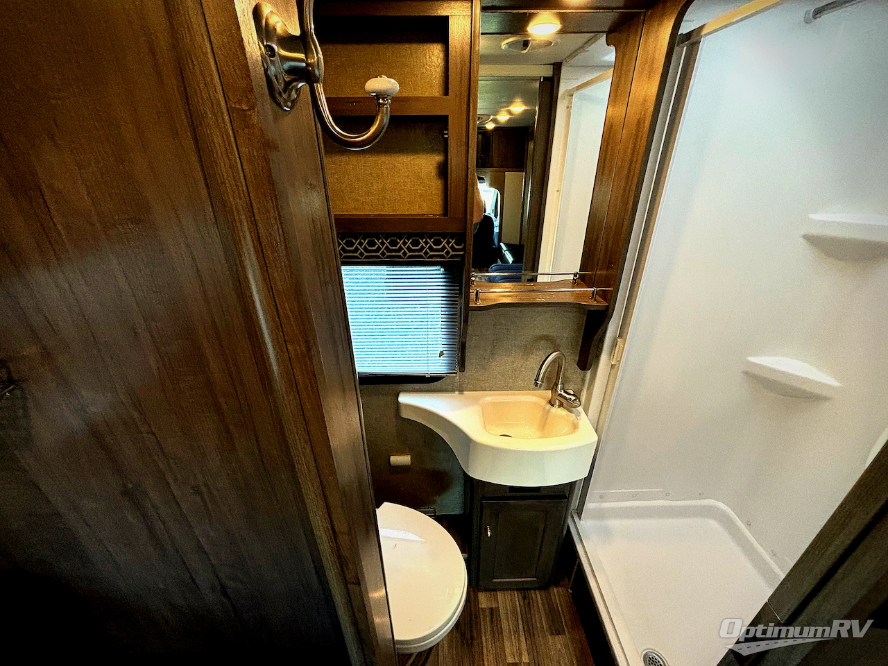 2017 Winnebago Fuse 23A Photo 12