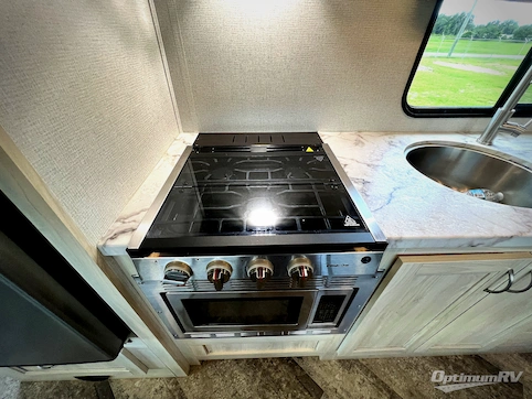 2020 Forest River Sunseeker LE 2550DSLE Chevy RV Photo 3