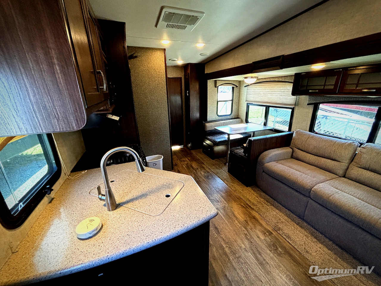 2016 Heartland Sundance XLT 298BH Photo 4