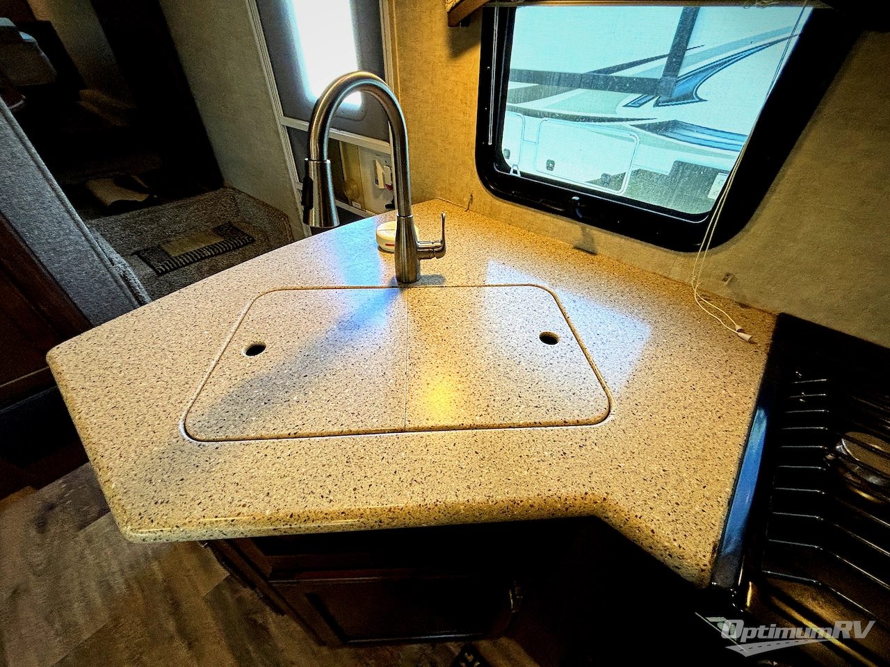 2016 Heartland Sundance XLT 298BH Photo 8