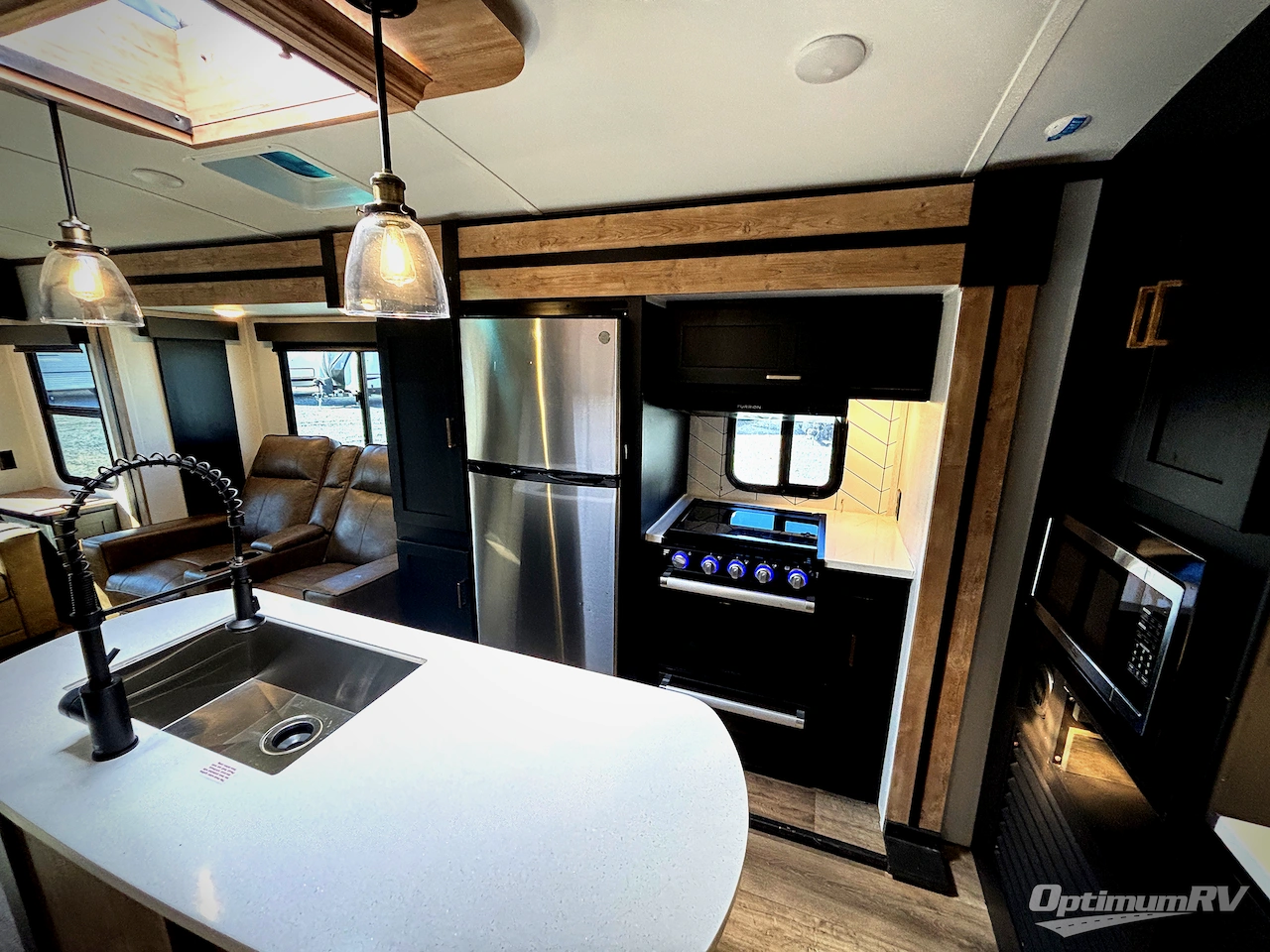 2022 Keystone Outback 330RL Photo 9