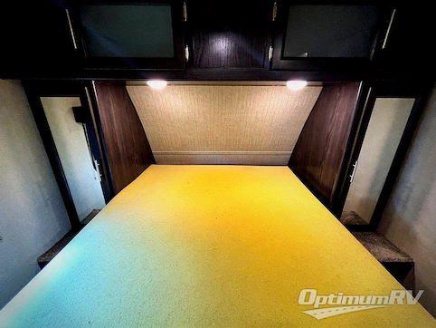 2018 Dutchmen Kodiak Ultimate 291RESL RV Photo 4