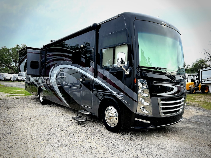 2018 Thor Challenger 37LX RV Photo 1