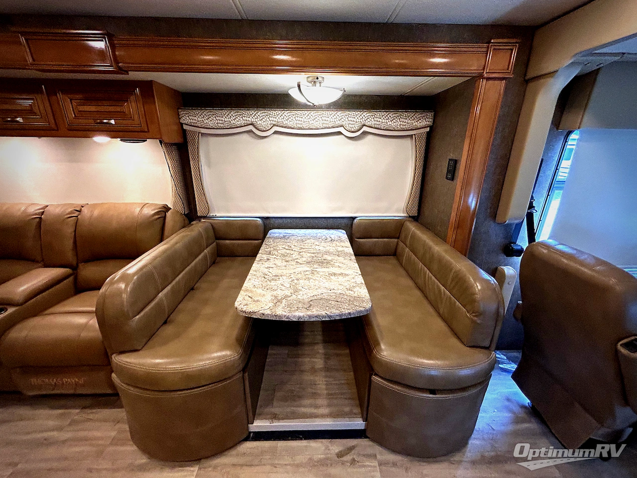 2018 Thor Challenger 37LX Photo 11