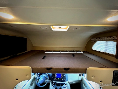 2019 Thor Four Winds 28A RV Photo 3