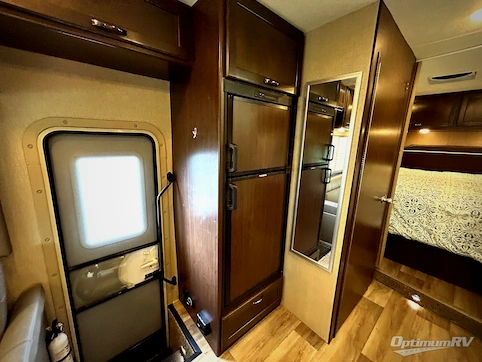 2019 Thor Four Winds 28A RV Photo 4