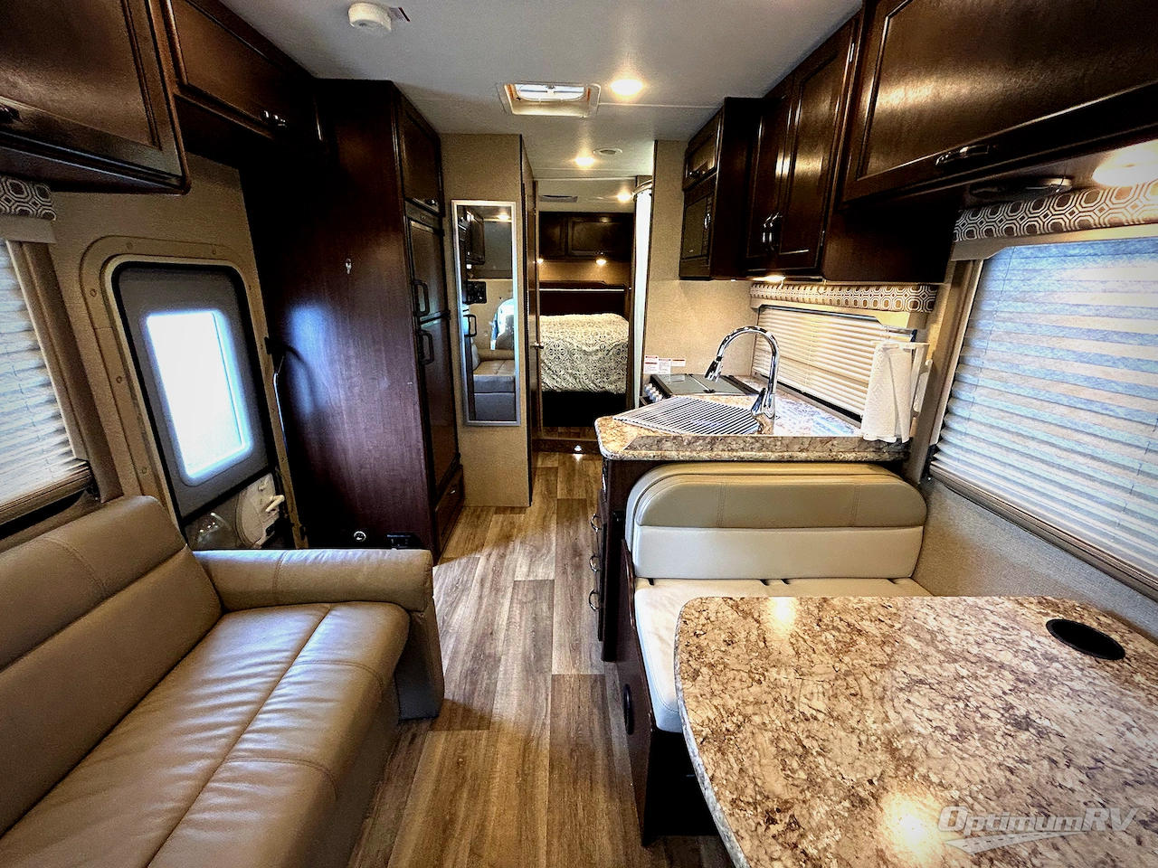 2019 Thor Four Winds 28A Photo 4