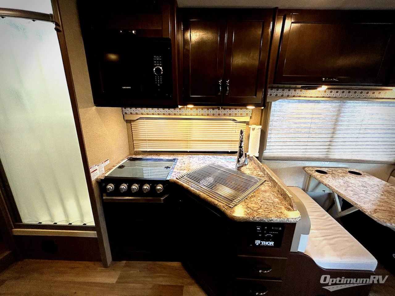 2019 Thor Four Winds 28A Photo 6