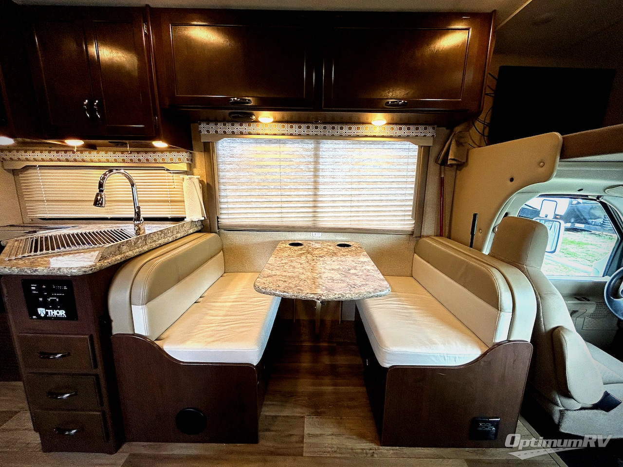 2019 Thor Four Winds 28A Photo 14
