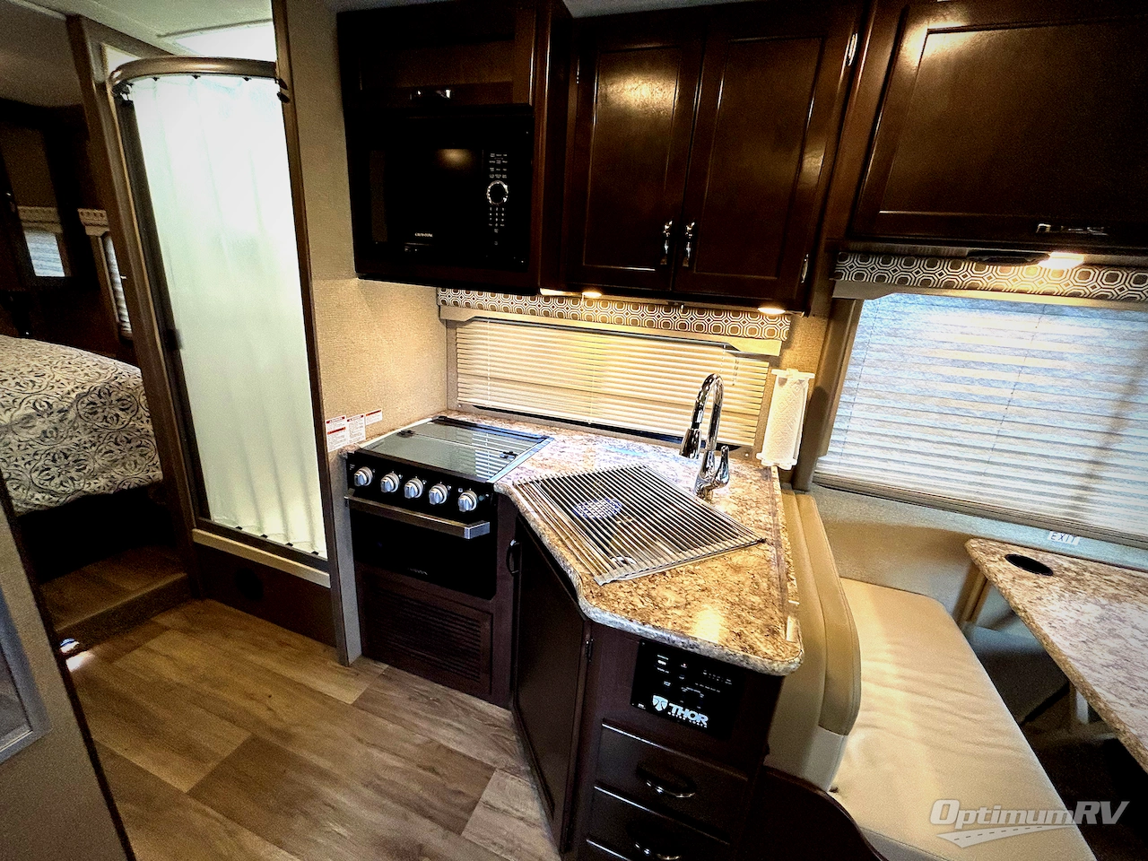 2019 Thor Four Winds 28A Photo 15