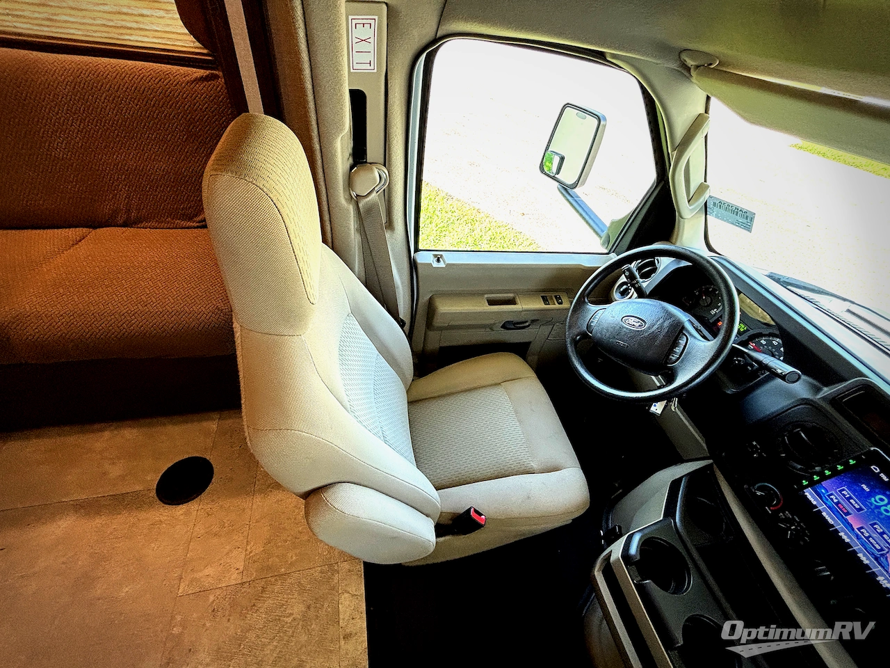 2019 Coachmen Freelander 32FS Ford 450 Photo 7