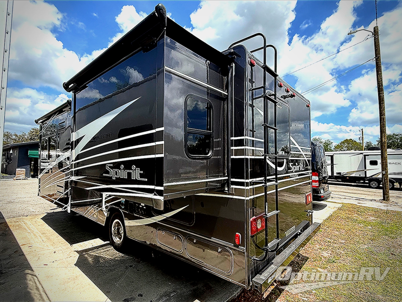 2022 Winnebago Spirit 26T Photo 3