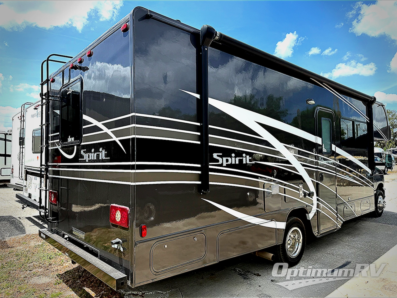 2022 Winnebago Spirit 26T Photo 2