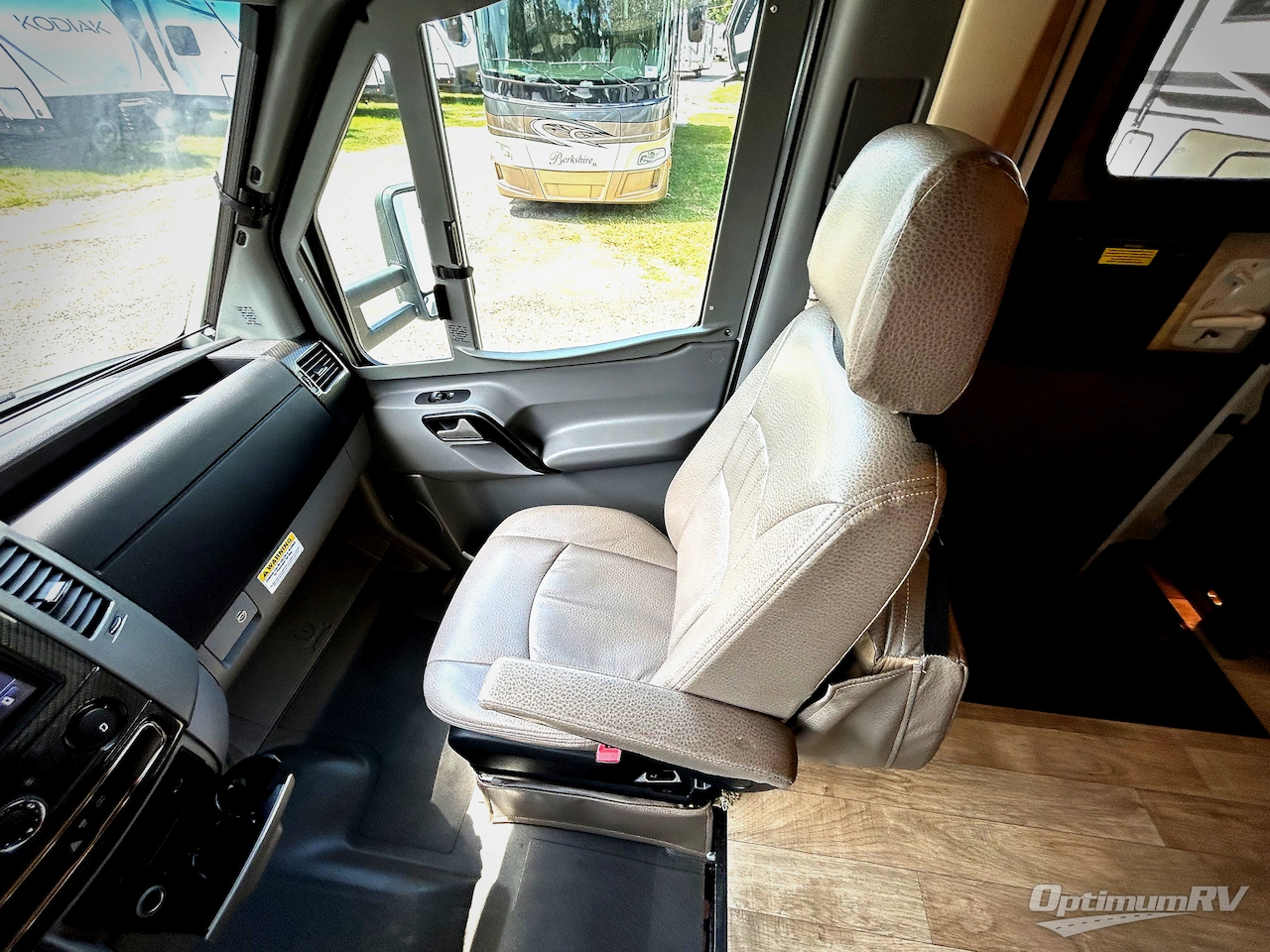 2019 Winnebago View 24D Photo 11