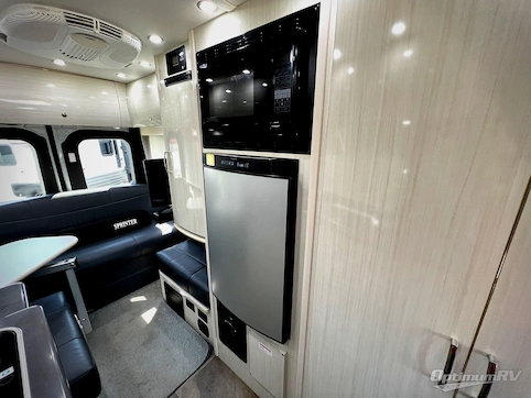 2020 Pleasure-Way Plateau FL RV Photo 3