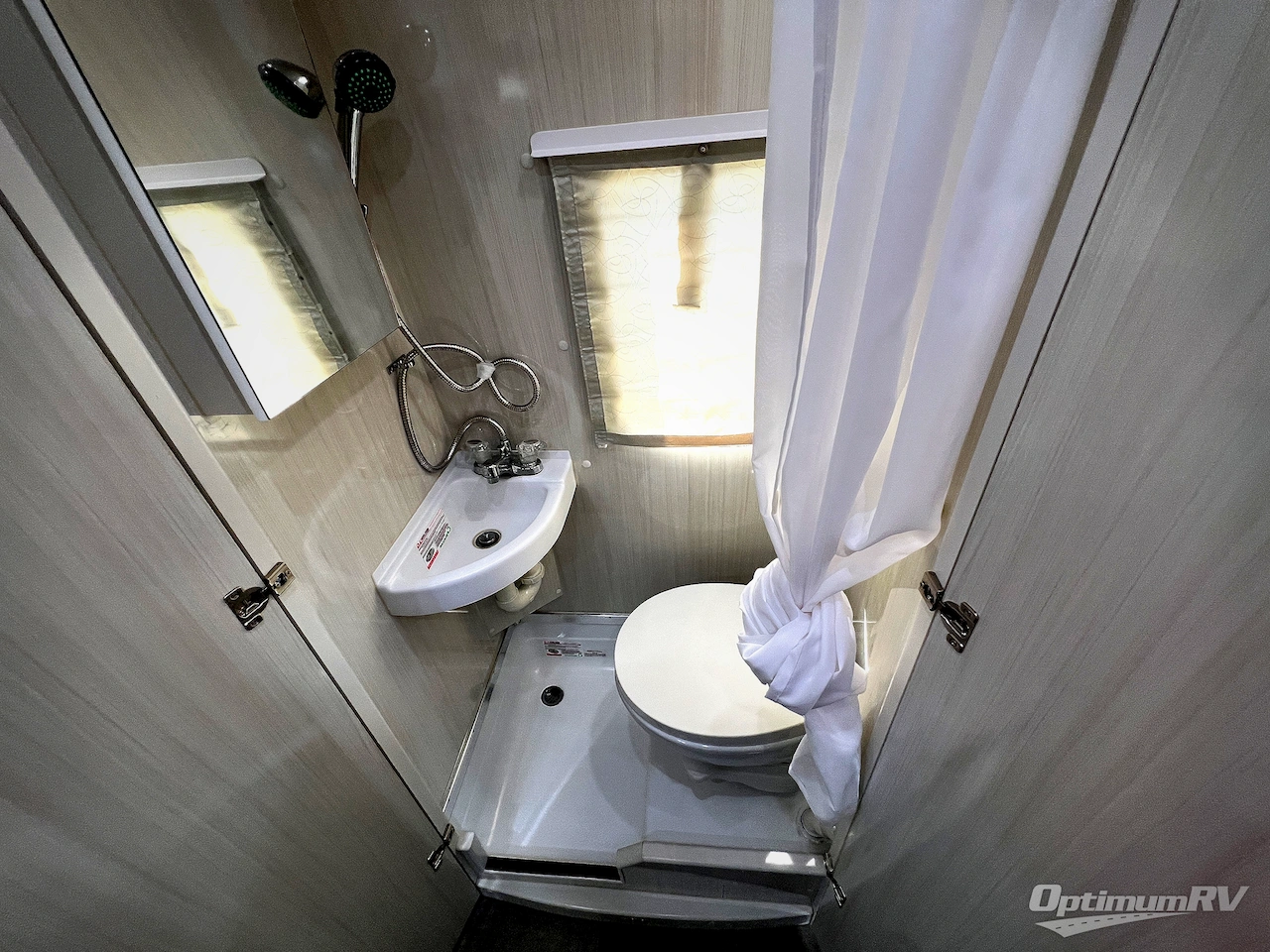 2020 Pleasure-Way Plateau FL Photo 21
