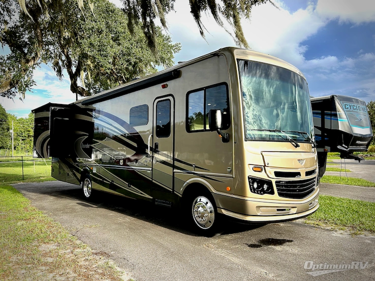 2018 Fleetwood Bounder 33C RV Photo 1