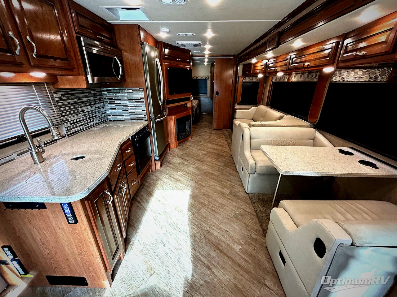 2018 Fleetwood Bounder 33C Photo 3