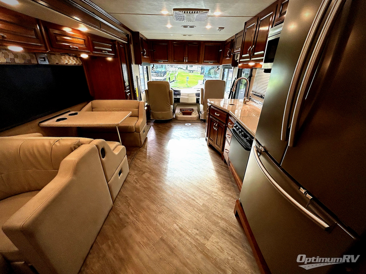 2018 Fleetwood Bounder 33C Photo 4
